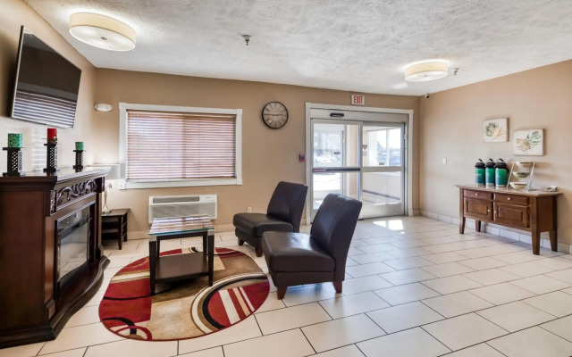 Quality Inn and Suites Springfield Southwest near I-72