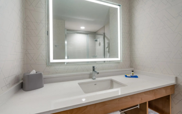 Holiday Inn Express & Suites Vaughan-Southwest by IHG