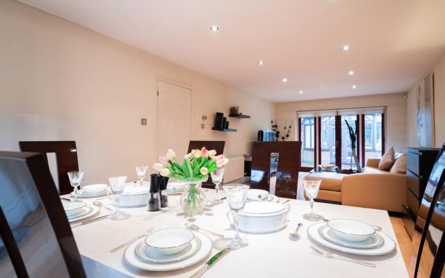 Charming Wimbledon Park Home close to Putney Heath