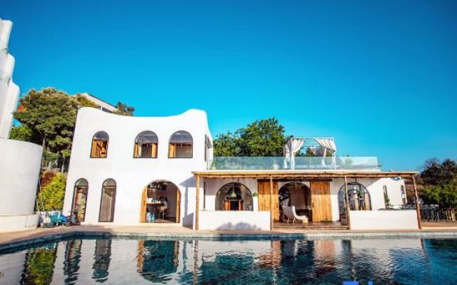 Rousseau homestay in Fuxian Lake