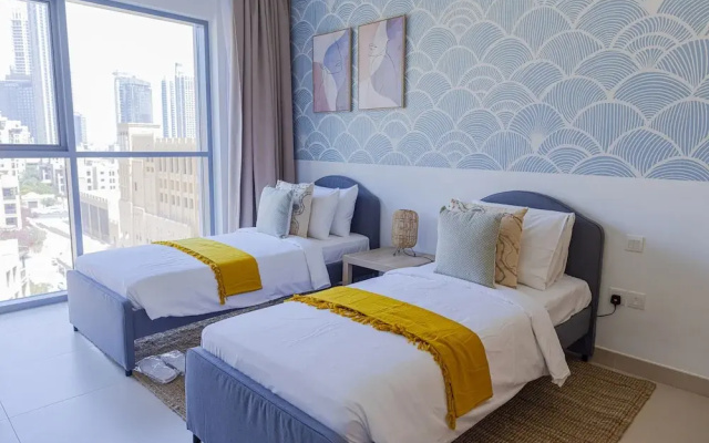Art-inspired apartment amidst Downtown Dubai