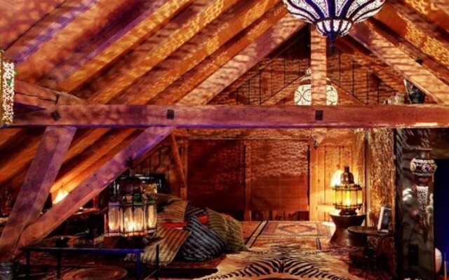 Bijou Hotel / Love and Romance