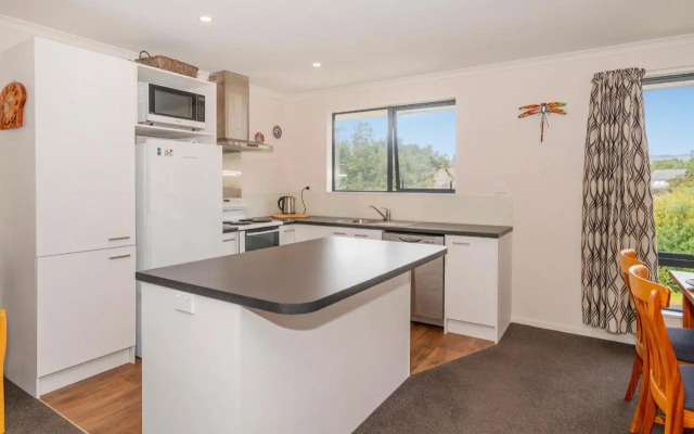 Manuka Lodge - Tairua Holiday Home