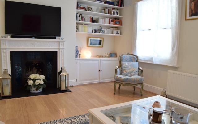 2 Bedroom House in Chelsea