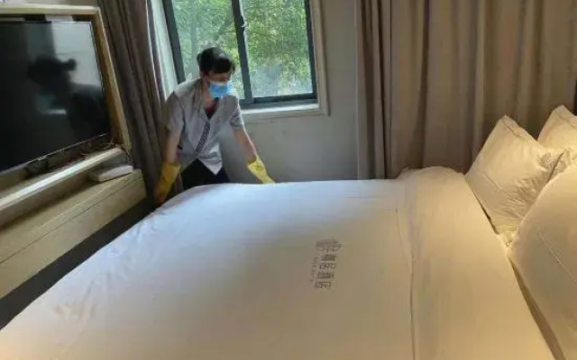 Kaju Hotel(Olympic Xinglong Street subway station store)