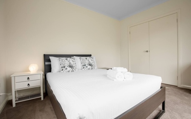 Superb Luxe 5BR House@point Cook Near Lake – Guest Rooms – Melbourne