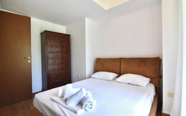 Stylish Maisonette With 3 Bedrooms in Vourvourou, Greece