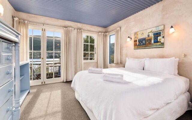 Sunny Lakeview Villa