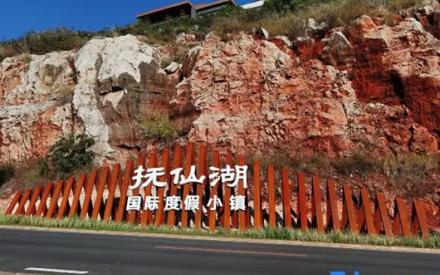 Sun Mountain French Romance Seaview Hotel