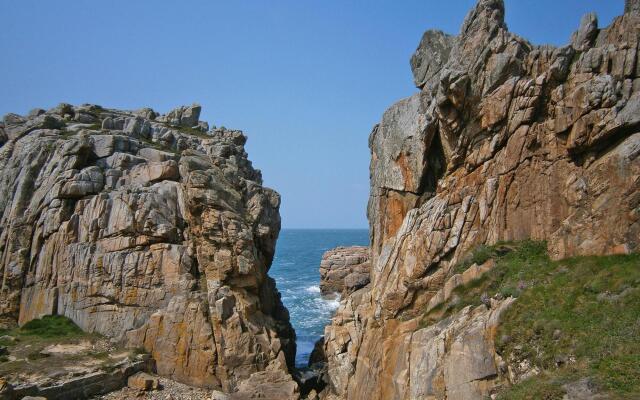 Comfortable Holiday Home, Near Ploubazlanec Beach