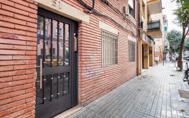 Design 2bed Flat Next to Pubilla Cases Metro