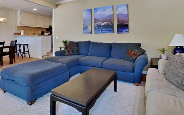 Remodeled 2 Bedroom Condo with Easy Access to Mountain Biking, Swimming, Hiking, Hot Tubs! by RedAwning