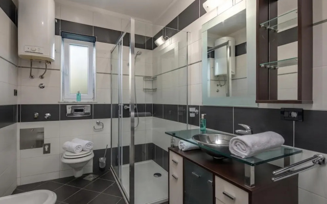 Quiet City Apartment Dexa