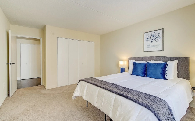 FRONTDESK The Cosmopolitan Apts Philadelphia