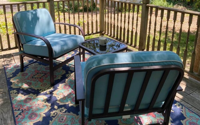 South Yarmouth Cottage ~ Half Mi to Beaches!