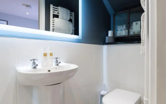 Contemporary 1BR Home