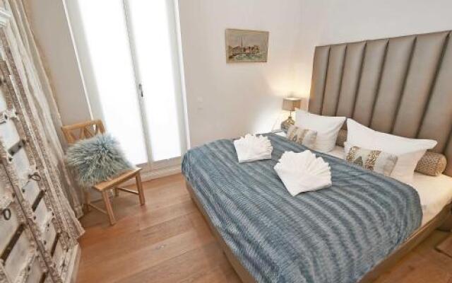 Johanna - Penthouse Nautilus 16