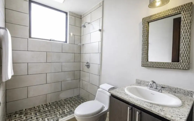 Newly Remodeled Ground Floor Sea Side Apartment