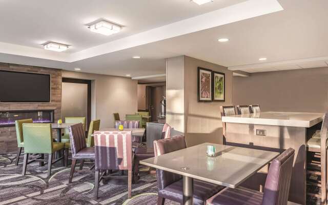 La Quinta Inn & Suites by Wyndham Columbia / Fort Meade