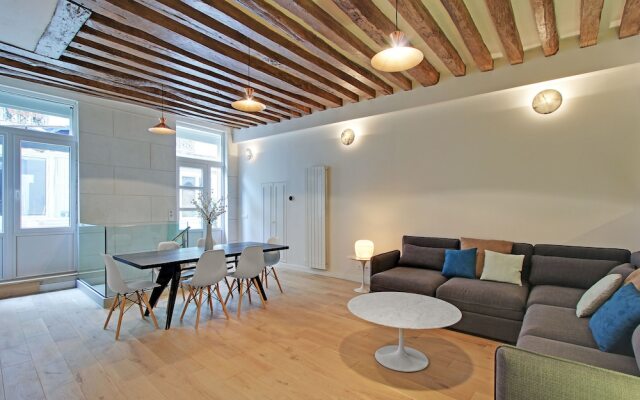 Pick a Flat's Apartment in le Marais - rue Vieille du Temple