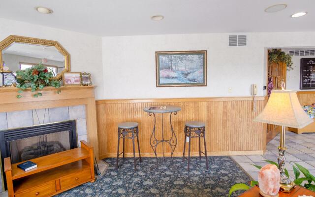 Econo Lodge Inn & Suites Lake Of The Ozarks