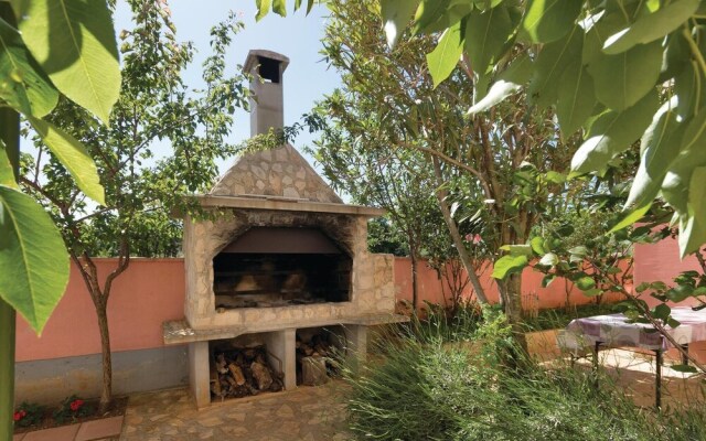 Awesome Home in Peroj With Wifi and 2 Bedrooms
