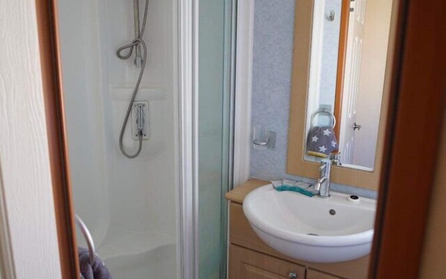 2 Bedroom Caravan at Heacham Beach With Decking