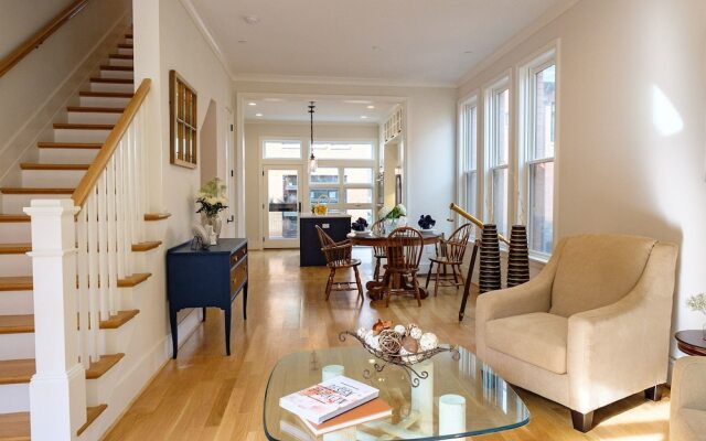 Capitol Hill - Four Bedroom TownHouse