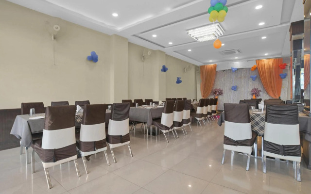 OYO Townhouse 704 Hotel Divya Palace