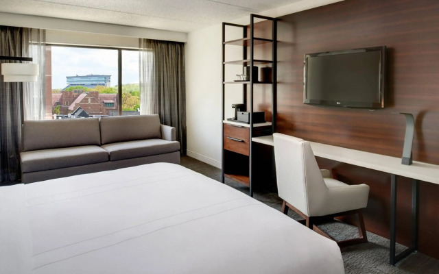 Marriott East Lansing at University Place
