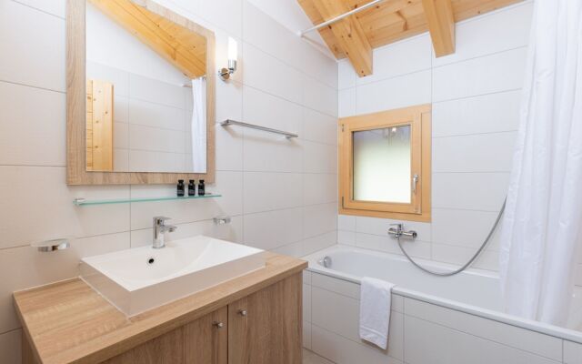 Chalet Le Cerf - NEW Build, Stylish Stay