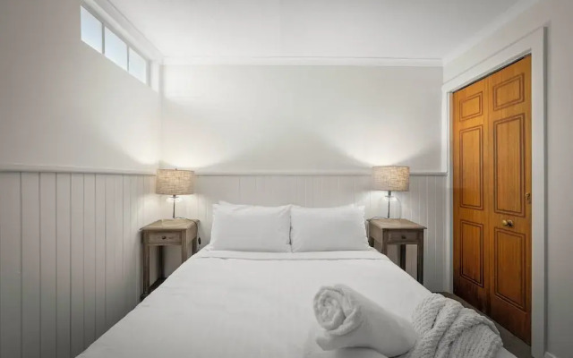 Stylish 3 Bedroom Townhouse - Hobart CBD