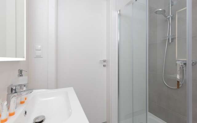 Deep Blue Apartment in Mielno by Renters