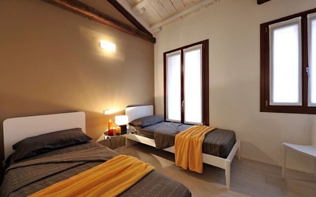 Lovely Canal View Apartment