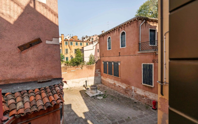 Contemporary Apartment in Venice FF