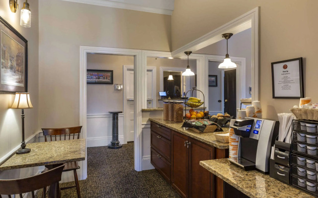 Essex Street Inn & Suites, Ascend Hotel Collection