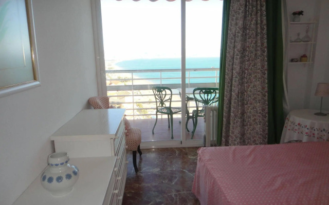 Apartamentos La Roca Rentals