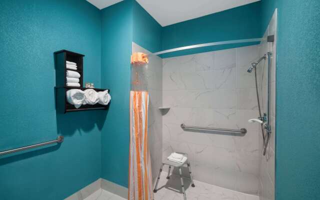 La Quinta Inn & Suites by Wyndham Knoxville East