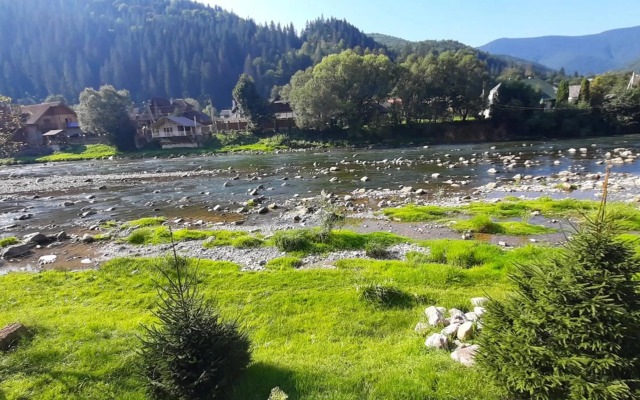 "Обійми гір"Котеджі