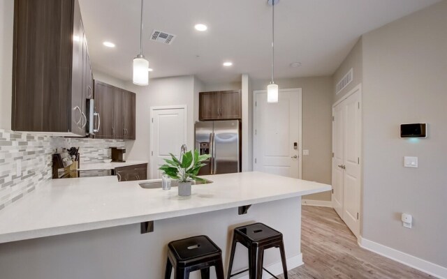 FRONTDESK Montreux Apts Northeast Phoenix