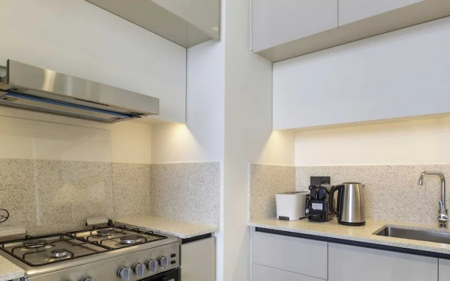 LUX The Marina Vista Beachfront Suite 2