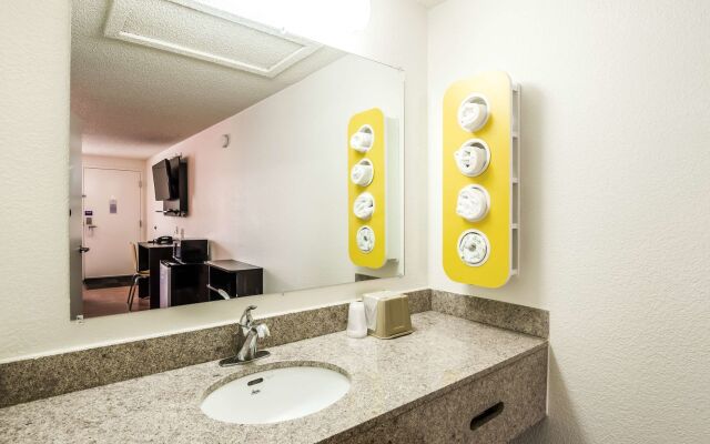 Motel 6 Troutville, VA