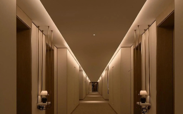 Vest Holiday Hotel