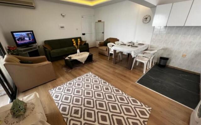 Girne Center 3 rooms 150 m to Beach