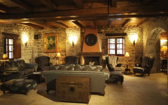 Xemoni Hotel