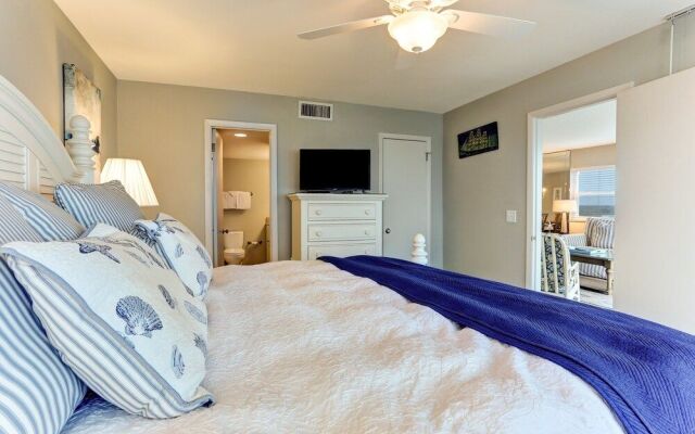North End Corner Unit with View of the Ocean and Miles of Sandy Beach by RedAwning