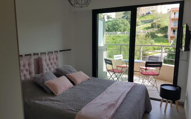 appartement T3 terrasse vue mer pieds dans l eau