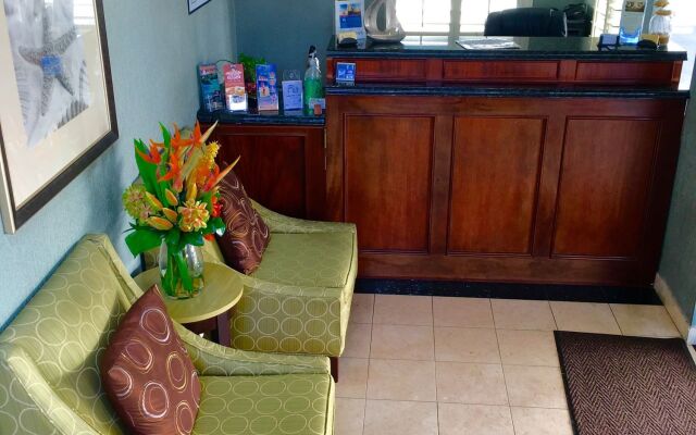 Little Inn By The Bay Newport Beach