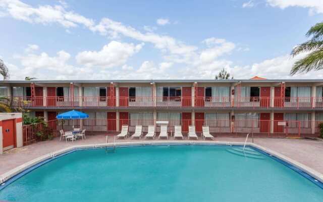 Days Inn by Wyndham West Palm Beach