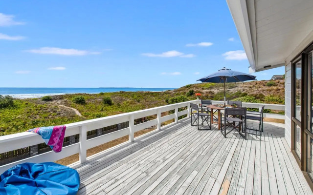 Oceanside Bach - Mount Maunganui Holiday Home